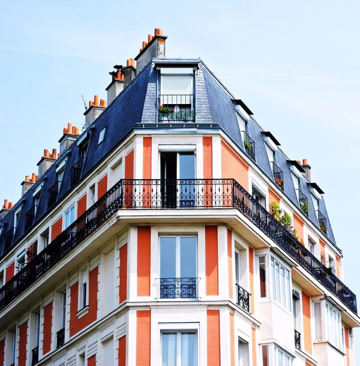 apartment-building-1149751_1920